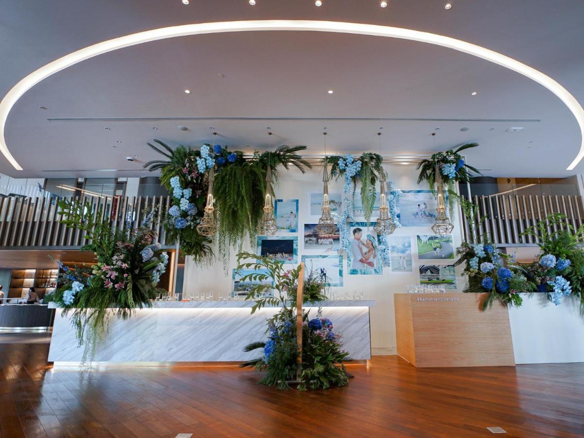Chatrium Grand Bangkok Exteriér fotografie The lobby of the hotel